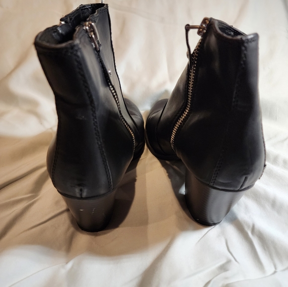 Womens boots - Picture 3 of 5